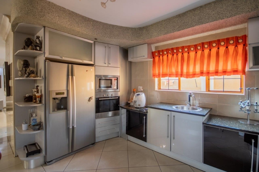 5 Bedroom Property for Sale in Birdwood Estate North West